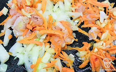 Пережарить до золотого цвета.