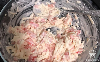 Добавляем майонез и соль по вкусу.