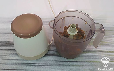 Дайте остыть и измельчите в блендере.