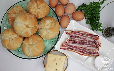 Промойте заранее под проточной водой зелень и обсушите ее на бумажном полотенце.