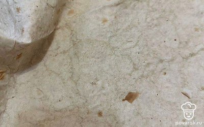 Развернуть лаваш.