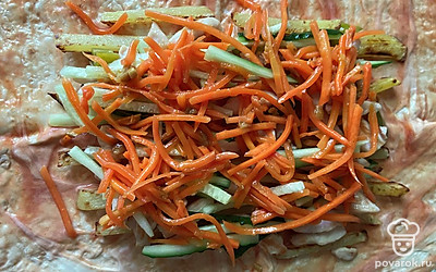 Добавляем морковку по-корейски.