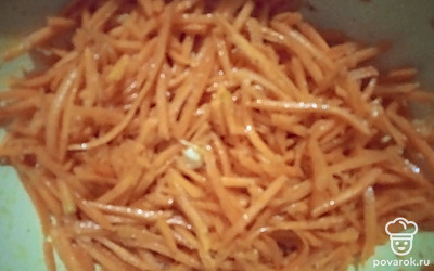 Добавить морковь по-корейски. 