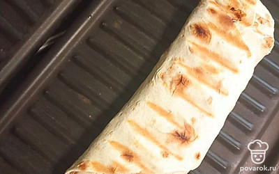 Завернуть в рулет и поджарить на гриле.