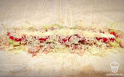 Посыпаем тёртым сыром.