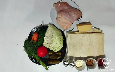 Мясо и овощи вымойте в воде и оботрите полотенцем. Овощи избавьте от несъедобных отходов: кожи, хвостиков, семечек и прочих.