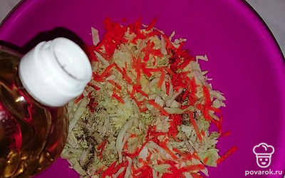 Добавляем немного масла. 