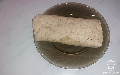 Аккуратно все заворачиваем. 