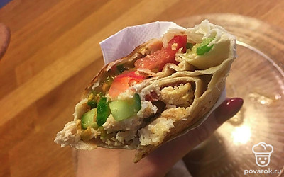 Подаем порционно, в теплом виде. 