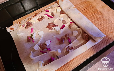 Заворачиваем шаурму.