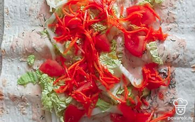 Сверху корейскую морковь. 