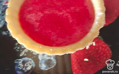 Наливаем джем и опять творожную массу.