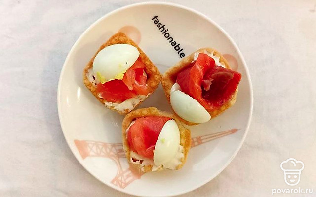 Хрустящие тарталетки с малосольной горбушей — Рецепт с фото