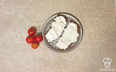 Паштет подавайте с поджаренным хлебом и свежими овощами. Приятного аппетита!