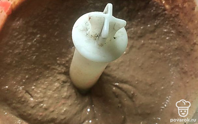 Измельченный готовый паштет выложить в емкость и остудить.