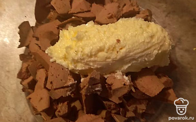 Печень порезать и размешать блендерлм вместе с луком и маслом.