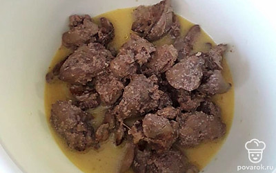 Как печень остынет взбиваем ее блендером.