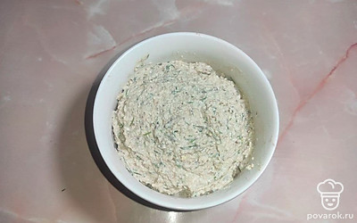 Добавьте майонез, соль и перец по своему вкусу и пробейте массу блендером до однородного состояния. Подавайте с белым или черным хлебом.
