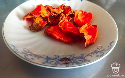 Подавайте чипсы порционно. Приятного аппетита!