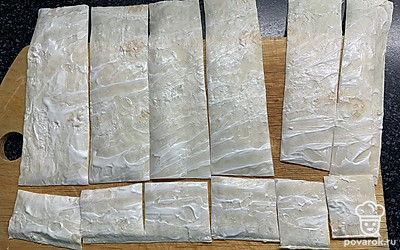 Разрезаем лаваш на квадраты.