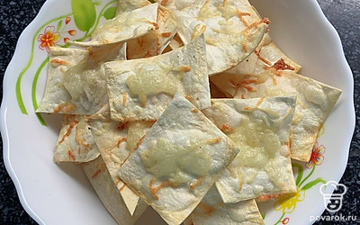 Подаем порционно.