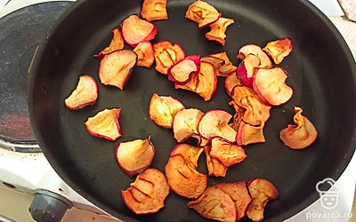 Дайте остыть и посыпьте сахаром. 