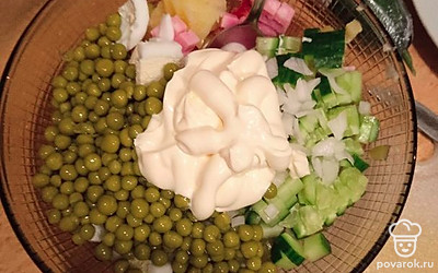 Заправьте майонезом. Готово.