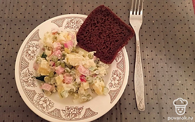 Можно украсить любой свежей зеленью. 