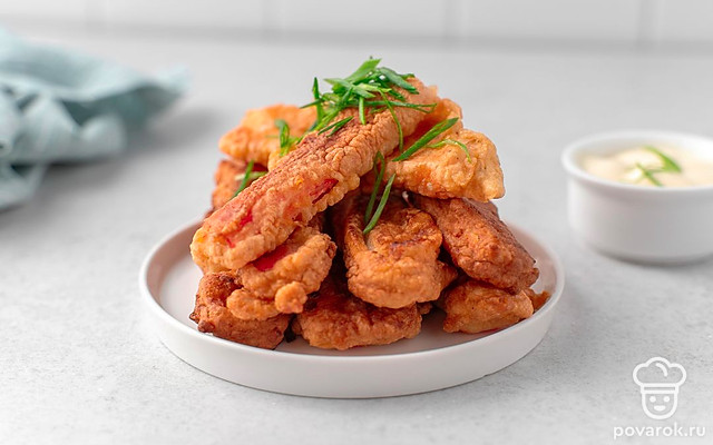 Крабовые палочки в кляре на сковороде — Рецепт с фото