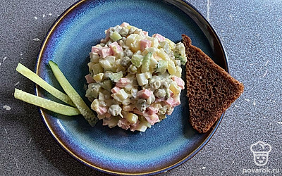 Подайте порционно с черным хлебом.