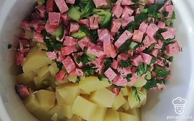 Перемешиваем все ингридиенты в большой миске, заправляем майонезом, солим по вкусу.