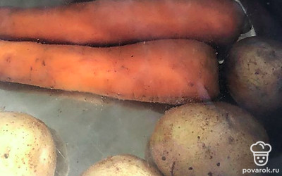 Все овощи промыть и отварить до готовности.