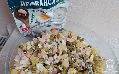 Все ингредиенты нарезать кубиками.