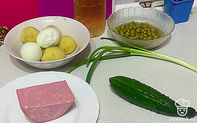 Картофель, яйца отвариваем.