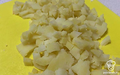 Картофель кубиками.