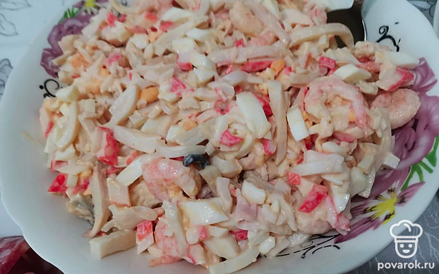 Салат из морепродуктов и крабовых палочек — Рецепт с фото