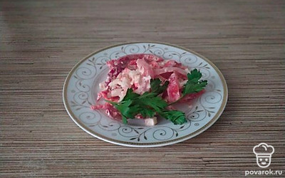 Салат можно даже не досаливать, крабовые палочки и майонез достаточно соленые. Просто, вкусно, доступно и красиво! Угощайтесь! 