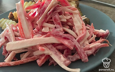 Заправляем и подаем к столу.