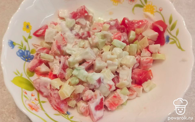 Салат с крабовыми палочками, болгарским перцем и сыром — Рецепт с фото