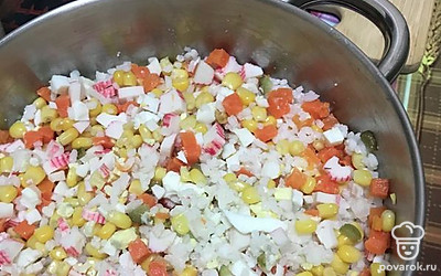 Добавив все ингредиенты, кроме майонеза, перемешиваем и убираем в холодильник!
Майонез добавляем по вкусу перед употреблением!