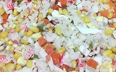 Вместо соленого огурчика можно добавить свежий огурец, а вместо риса можно класть свежую мелко нашинкованную капусту, очень вкусно получается и разнообразно. Приятного аппетита!