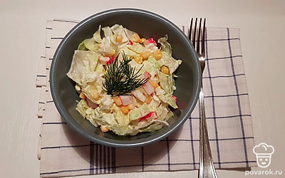 Сверху можно украсить зеленью.