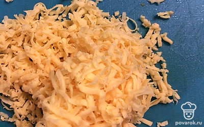 Натереть сыр.
