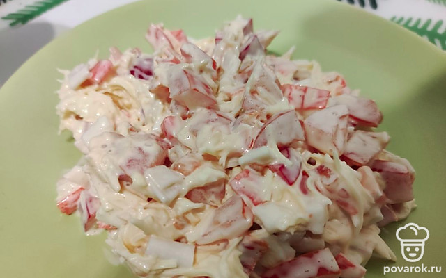 Салат «Крабочек» с сыром — Рецепт с фото