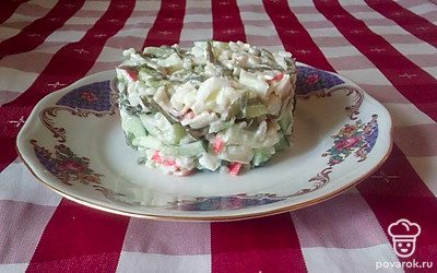 Заправить майонезом и перемешать. Можно выложить порционно.