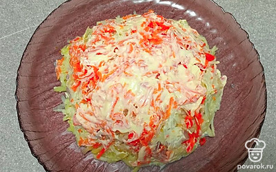 Смажьте морковь майонезом.