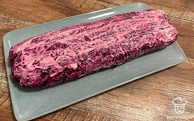 Разрежьте рулет на порционные куски и подавайте к столу. Приятного аппетита!