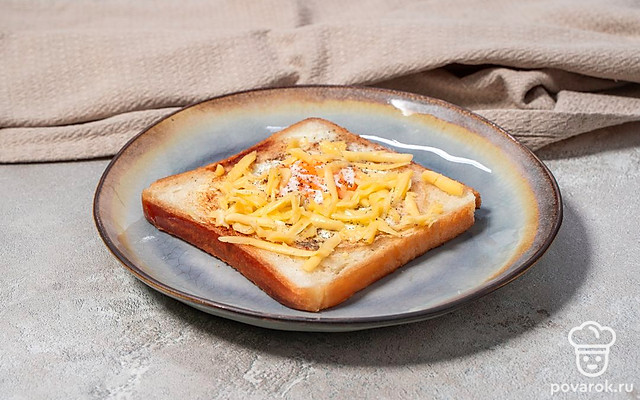 Яйцо в хлебе на сковороде — Рецепт с фото