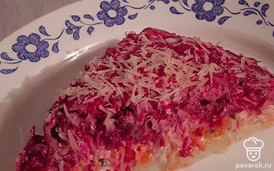 Перед подачей на праздничный стол рекомендуется украсить свежей зеленью. Подавайте порционно.