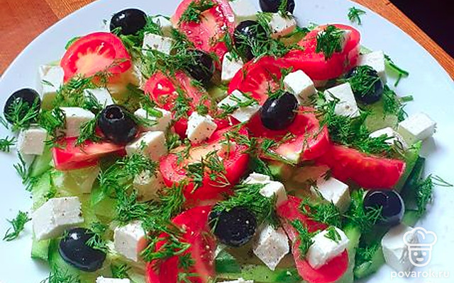 Салат «Греческий» с сыром сиртаки, маслинами и укропом — Рецепт с фото